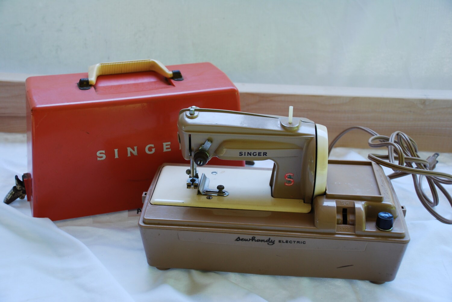 VIntage Childrens Singer Sewhandy Sewing Machine 1960's