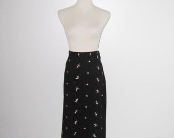 Vintage 1950s Skirt / 50s Black Floral Skirt / 50s Black Skirt With Pink Embroidered Flowers - M