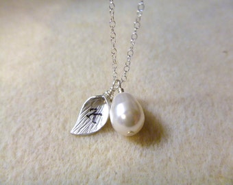 Calla lily necklace Initial necklace Bridal party necklace Bridesmaid personalized necklace Bridesmaids gifts Wedding jewelry for bride