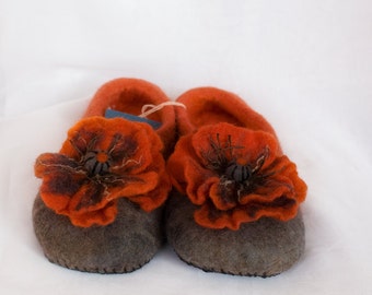Felted slippers /Poppies/wool slippers