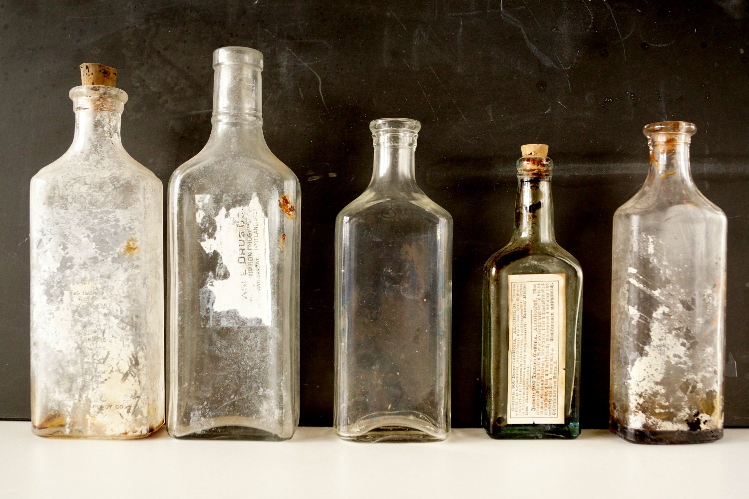 Small Antique Bottle. Медицина Винтаж. Antique Bottle image. Отмыть бутылку внутри