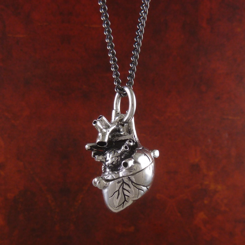 Corazón colgante corazón anatómico de plata antiguo
