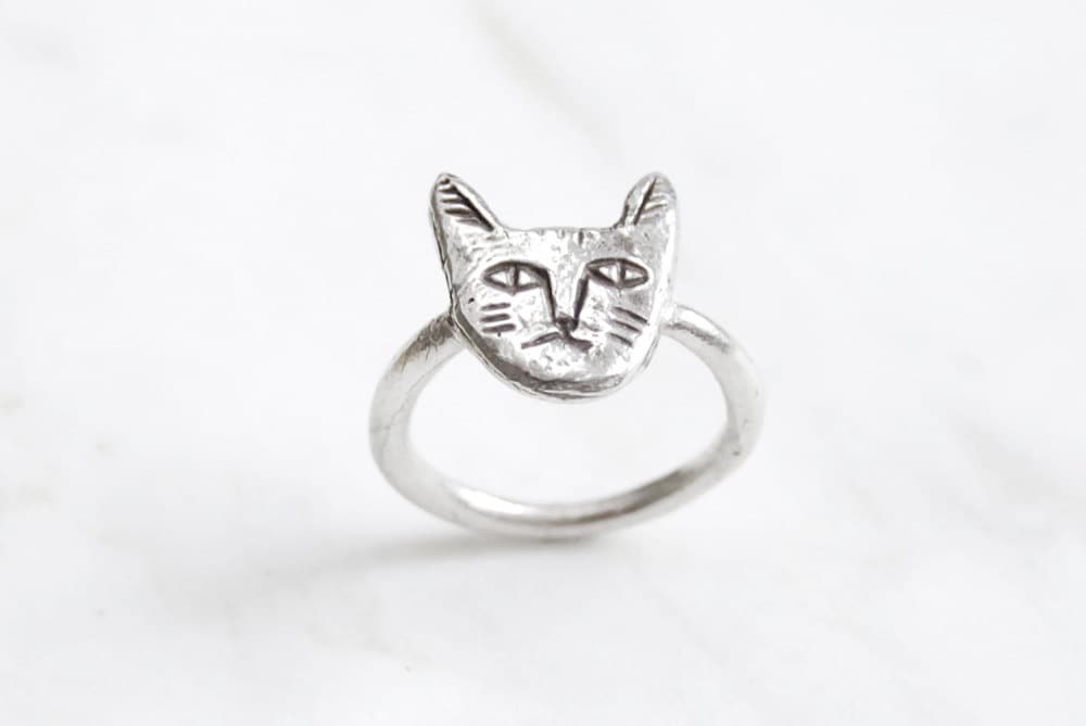 Silver cat face ring