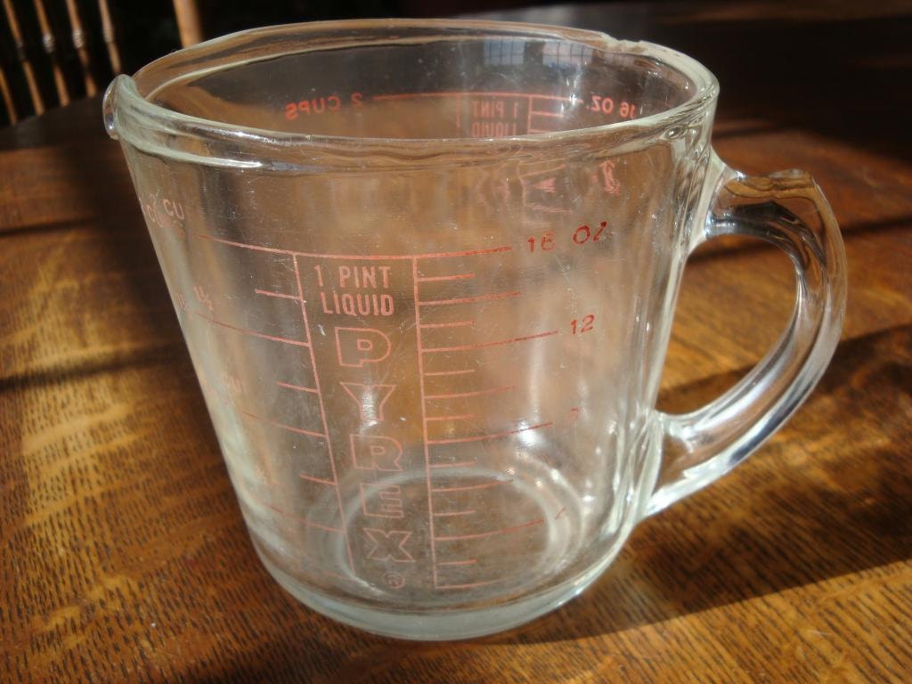 Vintage Pyrex 2 Cup Measuring Cup by pyrexosaurus on Etsy