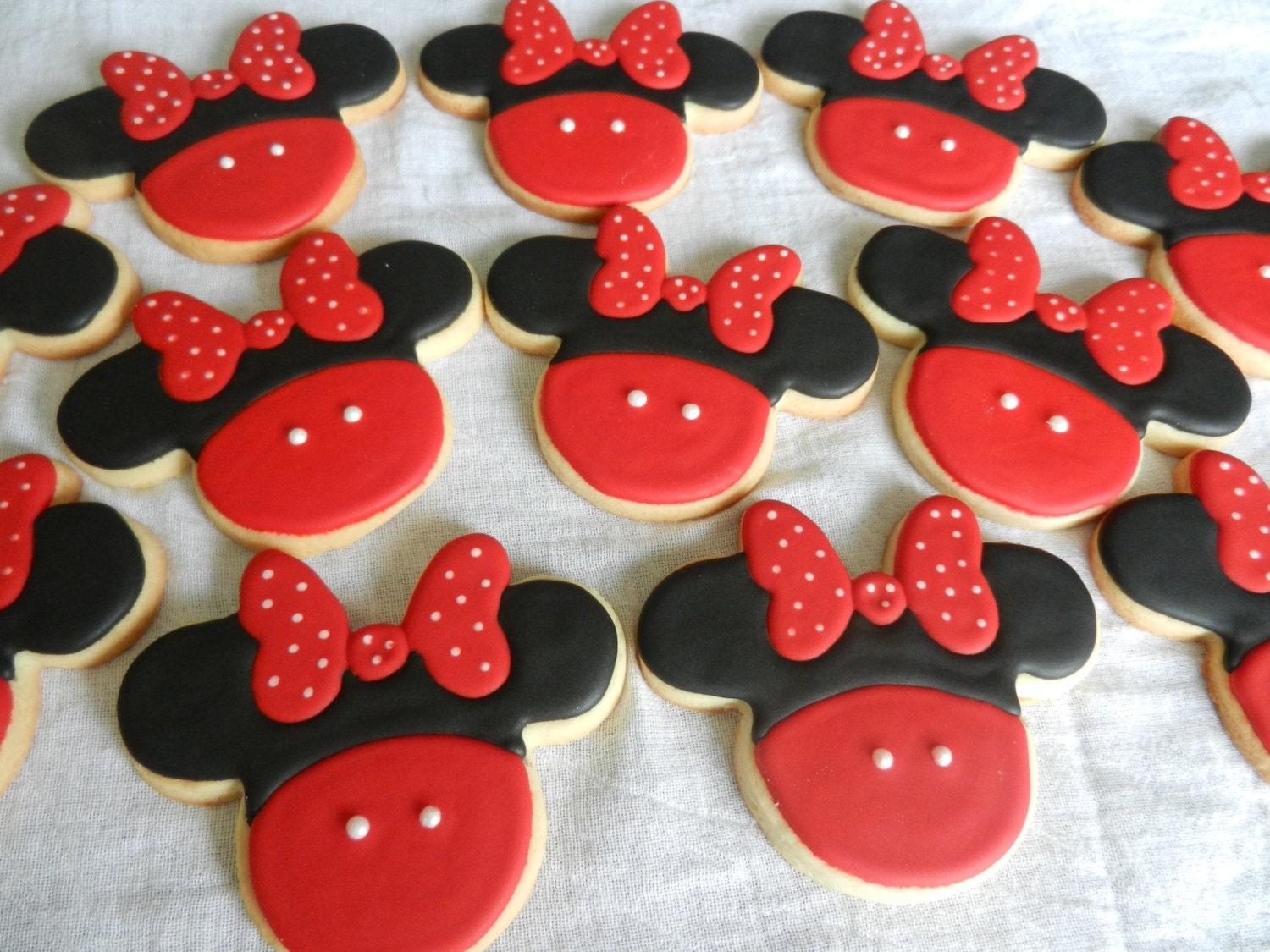 Girl Mouse cookies with Bows Party Favor cookies Minnie by ...