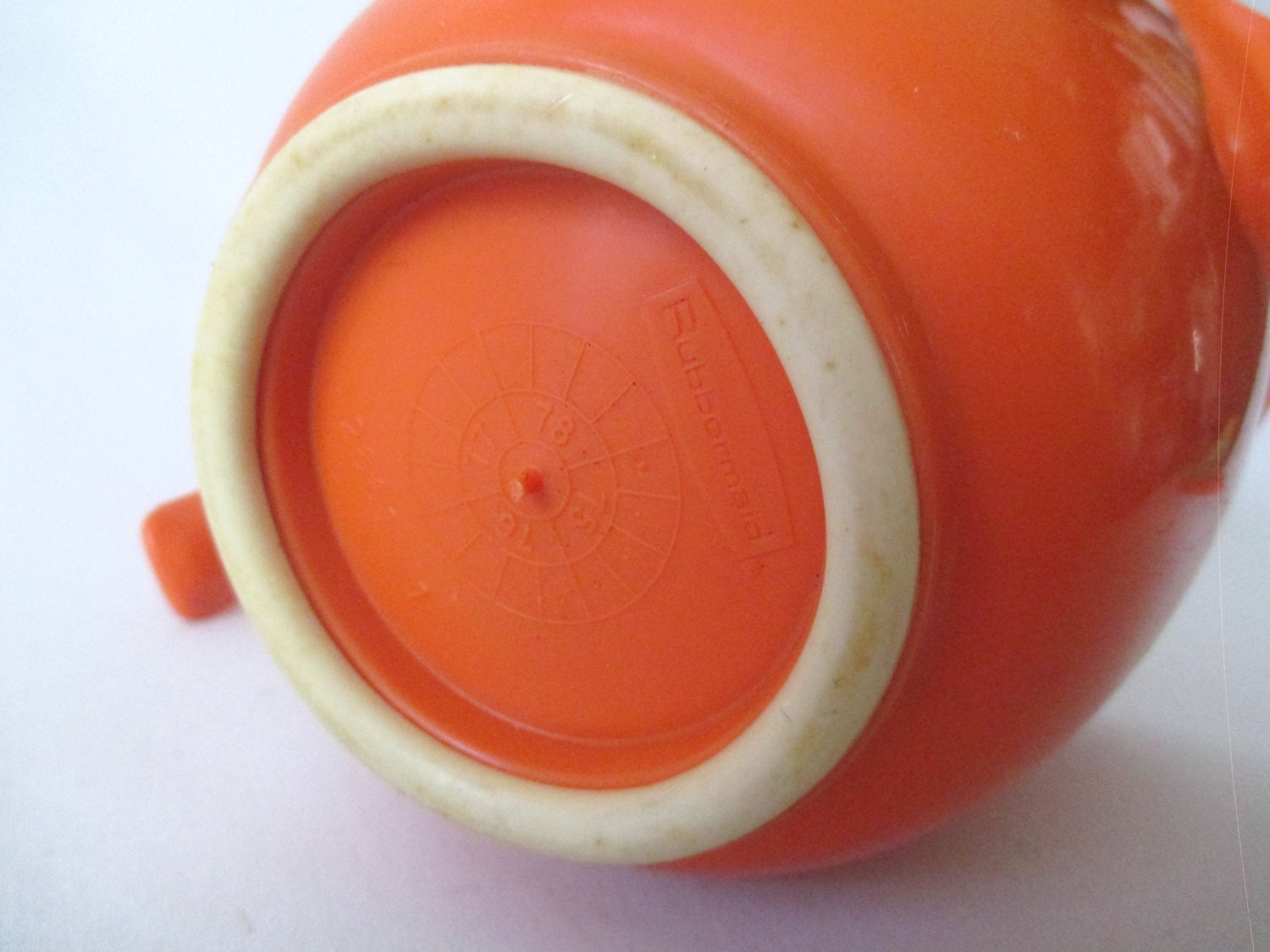 Vintage Rubbermaid 6 Cup Handled Measuring Mixing Bowl with