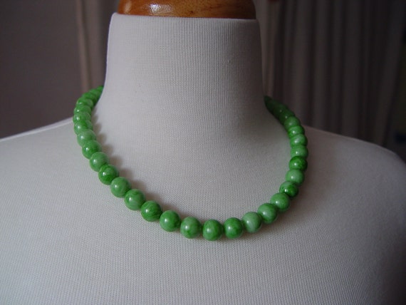 Items Similar To Green Glass Beaded Necklace On Etsy