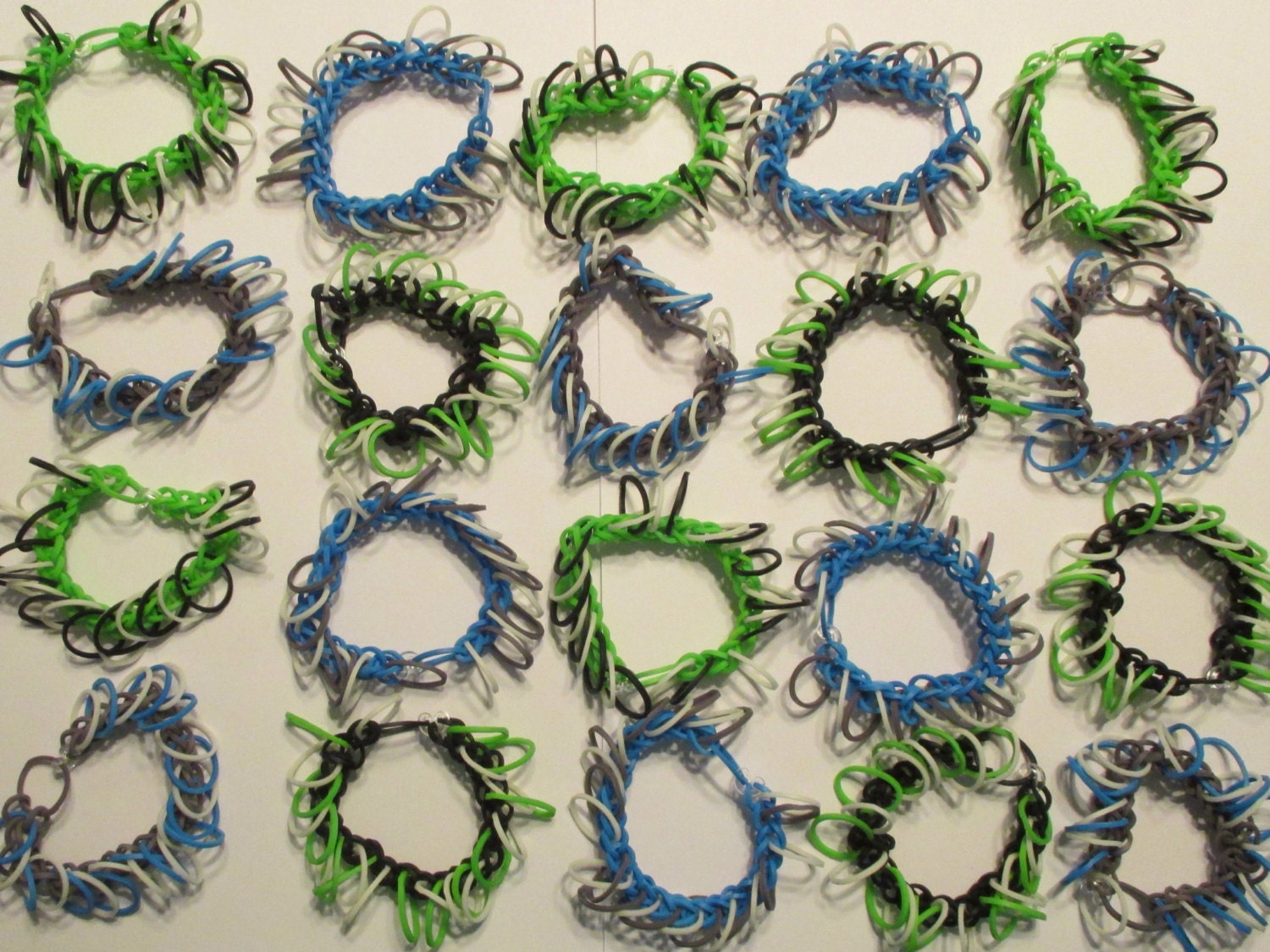 Items similar to Glow in the Dark Rubber Band Bracelet ...