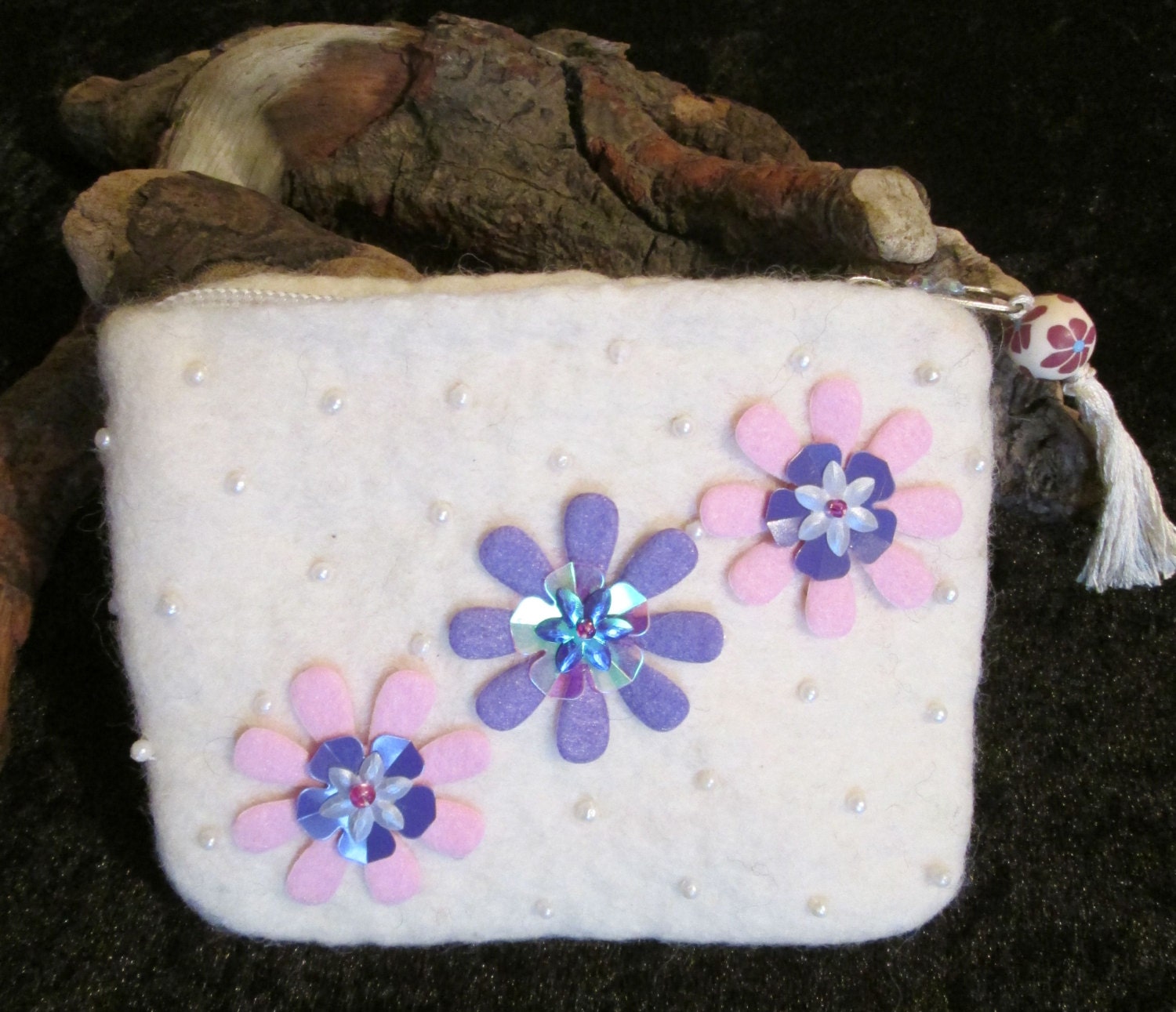 White felt coin purse / pouch. Handmade felt 100 wool with