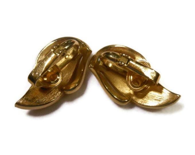Crown Trifari earrings, leaf or fire earrings, 1950s early 60s, brushed and gloss gold, clip earrings