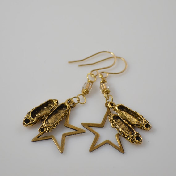 Shoe+Danglers Shoe charm dangle earrings gold tone star and peep toe shoe gold ...