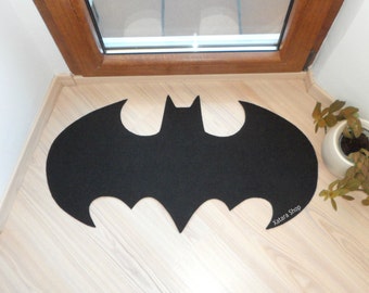 Alfombra basada en el logotipo de Batman. Decoración con alfombras. Ideal para la habitación.