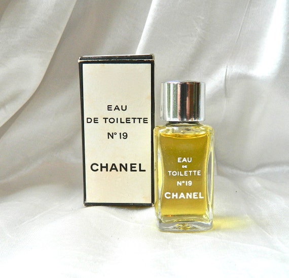 Vintage CHANEL No 19 Perfume Eau de Toilette Splash .25 oz