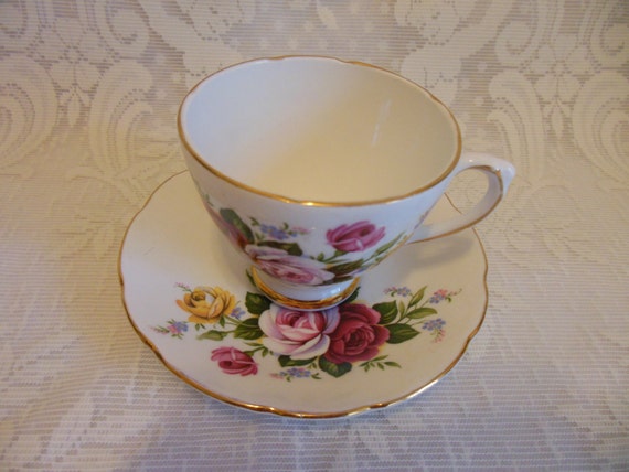 ROYAL SUTHERLAND Fine Bone China Tea Cup and Saucer Red