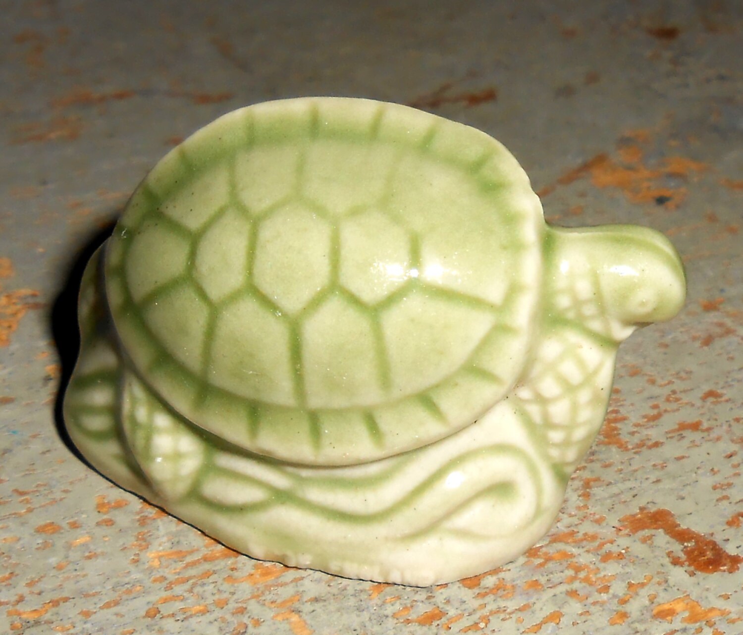 Vintage Figurine Wade England Turtle Green Red Rose Tea