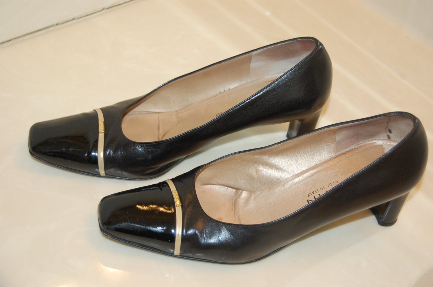 Authentic St. John pumps / 80s designer vintage heels / Size 8 B Black