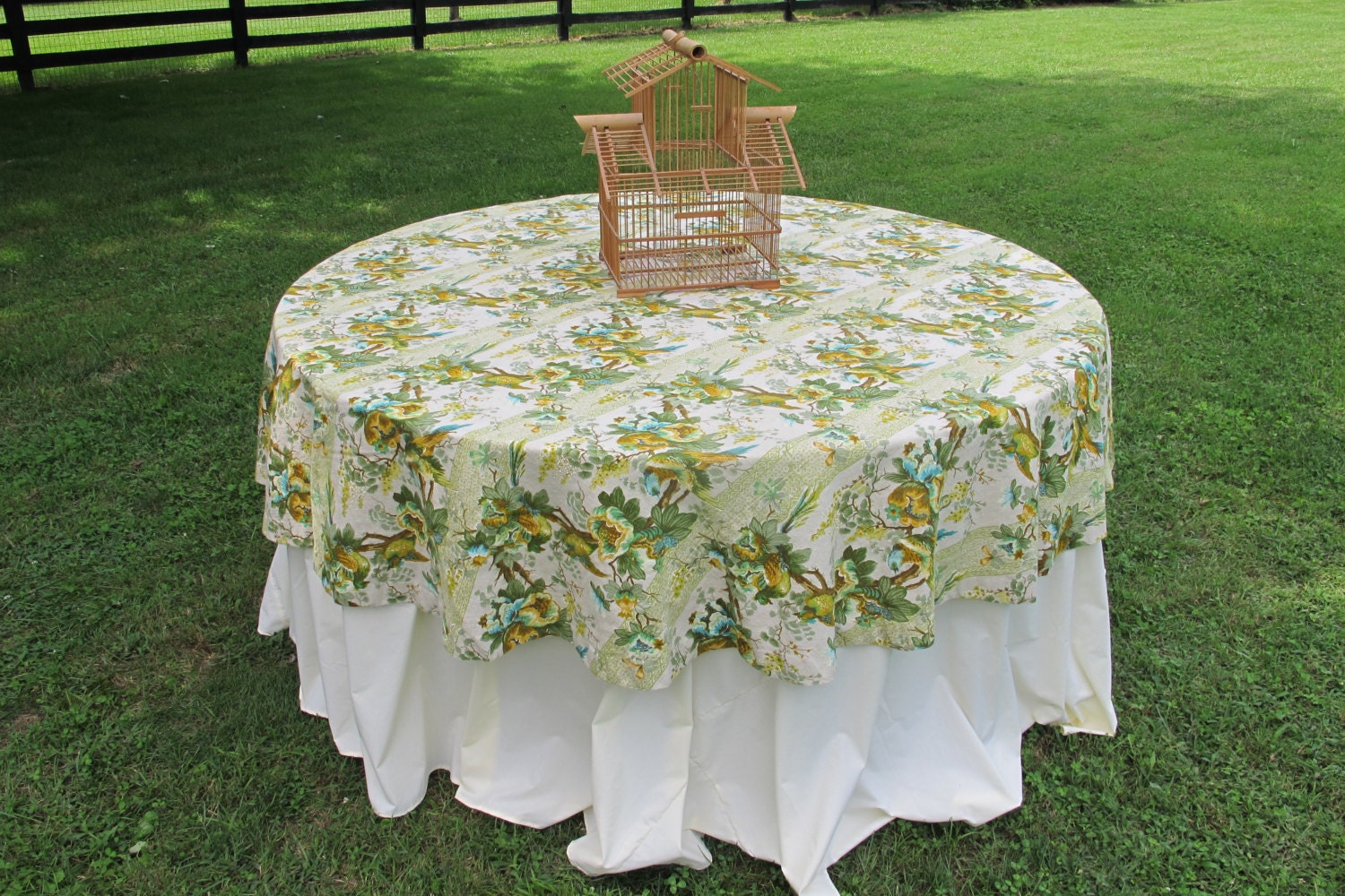 Vintage floral round tablecloth 5th Avenue Designs fabric