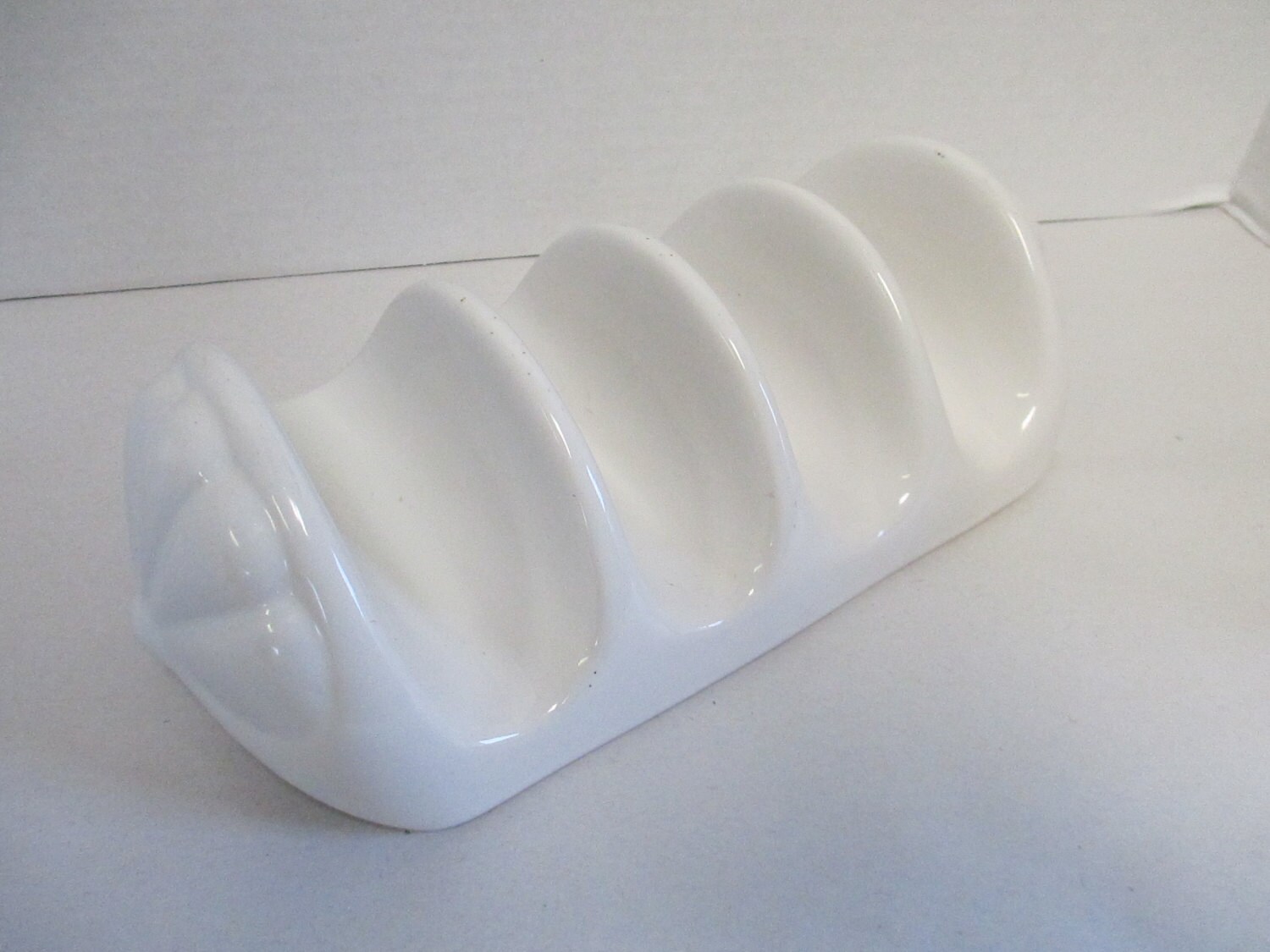 Vintage ceramic taco holder for serving. Holds 4 tacos. Heavy