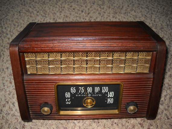 General Electric GE Tube Radio Model 203 Mahogany 1946 1947