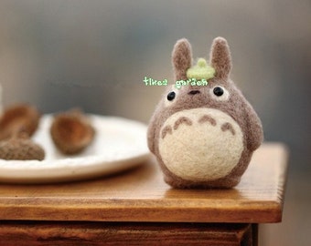 Cute Grey Totoro Doll with Green Leaf, Felt Wool Animal, Felting Kit Material DIY