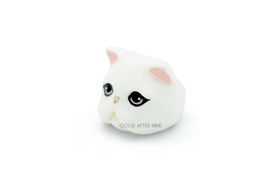 Jumpee White Persian Cat Ring