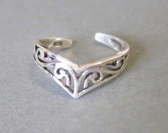 Adjustable Sterling Silver Detailed Chevron Toe Ring, Also Midi Ring, knuckle Ring.