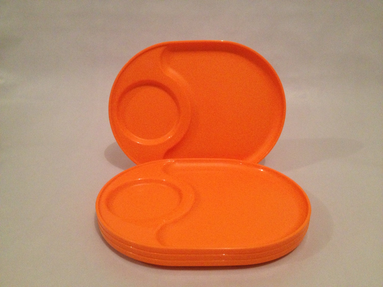 Vintage Tupperware Picnic Plates by QueSeraVintageGoods on Etsy