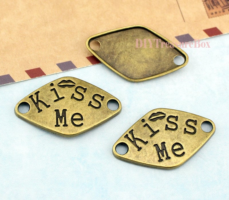 12pcs--Antique bronze letter "kiss me"pendants, letter "kiss me " charms/connector 20x33mm