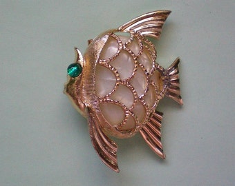 Mother of Pearl Fish Pin - 3041