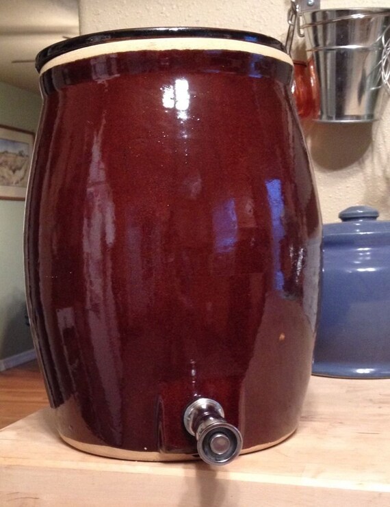 Items similar to Vintage R. R. P. Co. Roseville Ohio Pottery Water