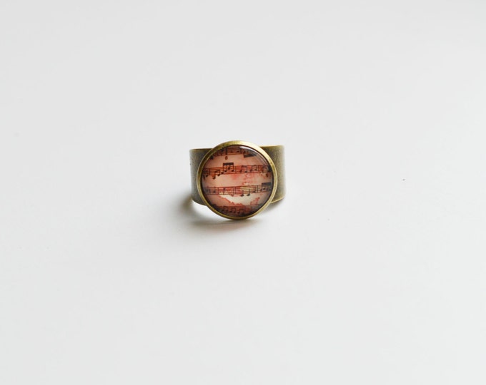 MELODY Adjustable ring with round plug from glass with notes in retro and vintage style