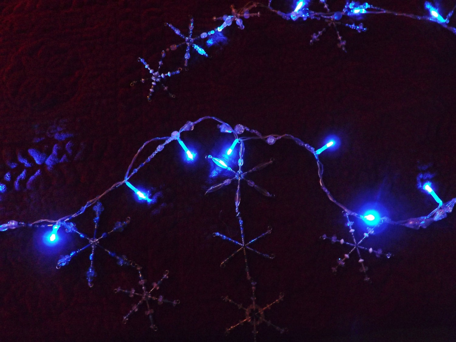 Stunning 10 ft Snowflake Icicle Lighted Garland beaded