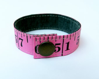 Measuring tape bracelet - Pink (upcycled)