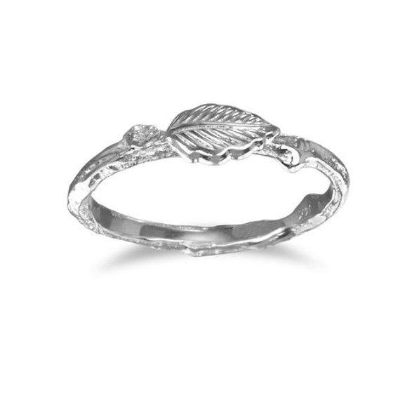 leaf pattern embossed wedding ring