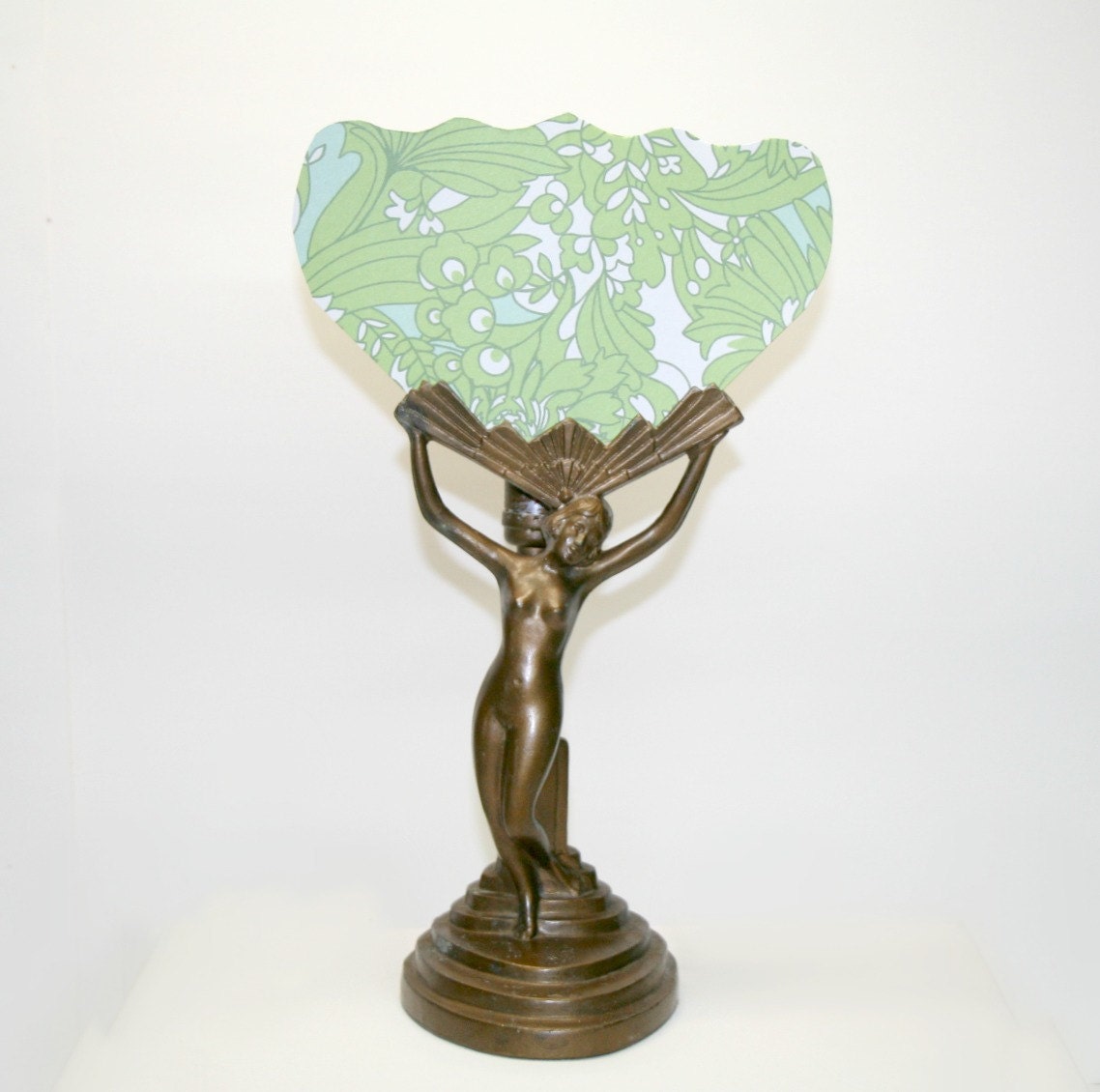 Art Deco Winged Victory Nude Lady Accent Lamp Atmosphere