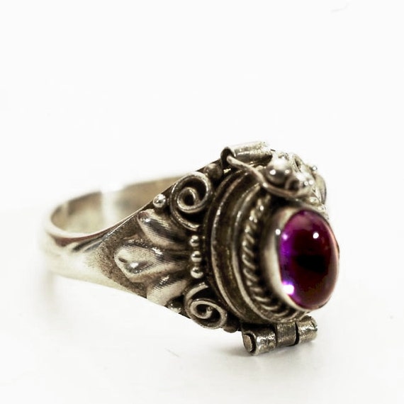 Vintage Poison Ring with Oval Purple Amethyst stone Sterling