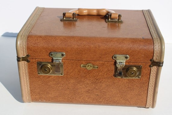 vintage train case empire brand luggage cosmetic makeup vintage train case empire brand luggage cosmetic makeup