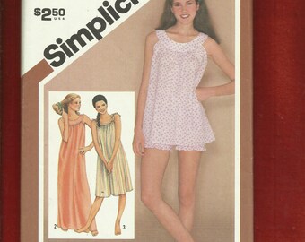 Vintage 1980 Simplicity 9877 Round Yoke Baby Doll & Full Length Nightgowns Size Small 10/12 UNCUT