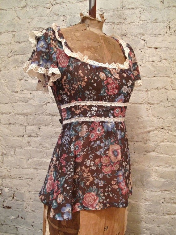 70s Peasant Blouse Floral Cotton with Lace XS