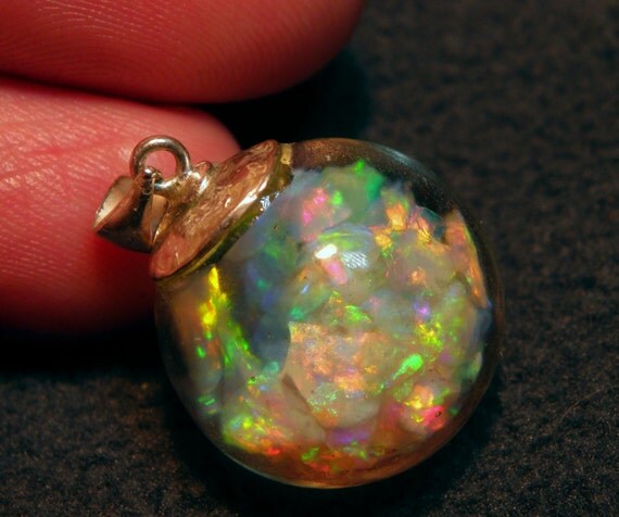 Floating Opals Pendant Murano Glass 6 Carats 100% by PlanetOpal