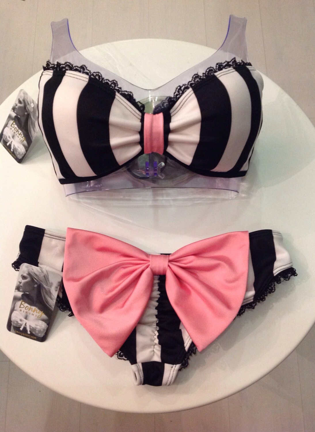 Shop by category Bow-knot tie at front bikini top with padding,fully lined; Ybenlow Womens Bow Tie 2 Piece Bikini Halter Top High Waist Bottom Swimsuits Set. out of 5 stars Product Features Bikini bottom: bow tie front, high waist, low-cut legs, which can help Tempt Me Women 2 Piece Lace High Neck Bow Knot Cutout Bikini Top High Waisted.