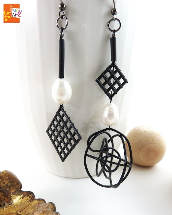 sculptural jewelry, dangle earrings, contemporary, eclectic, OOAK, asymmetric, black, white, freshwater pearls, wire, grid