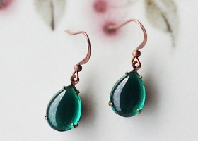 SALE - deep green  glass stone earrings