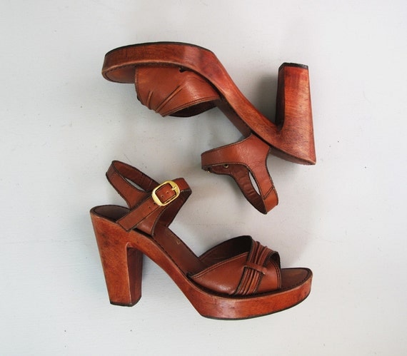 1970s brown leather PLATFORM wooden heel sandals ankle strap