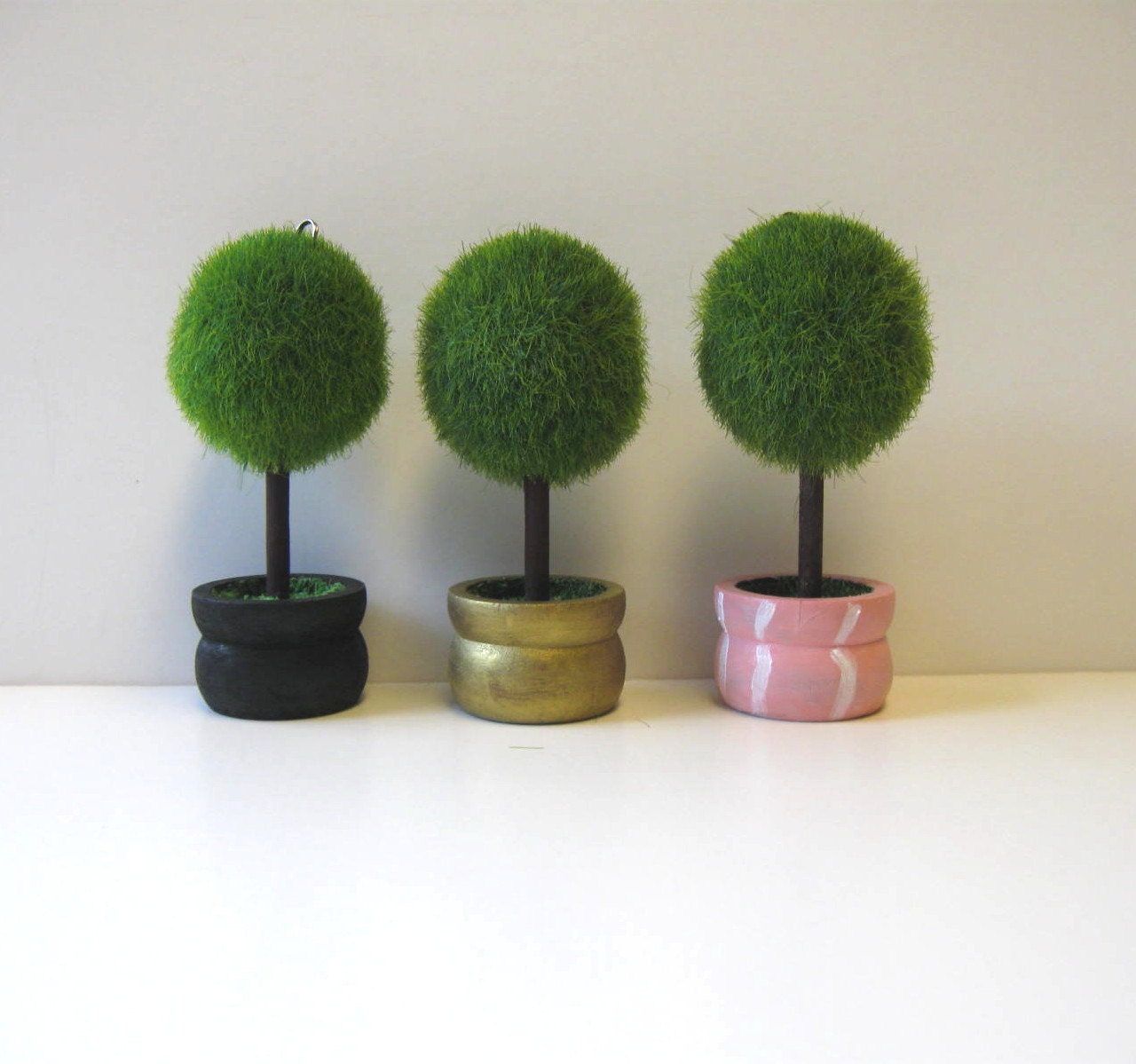 SALE 1 Topiary place card holder/ Custom name tag holders/