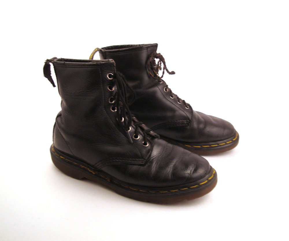 Doc Martens Boots Vintage 1990 Distressed by purevintageclothing