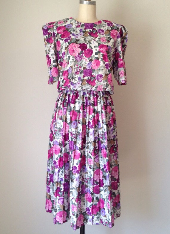 Vintage 70s Floral Dress with pleated by ExoticPearIndustries