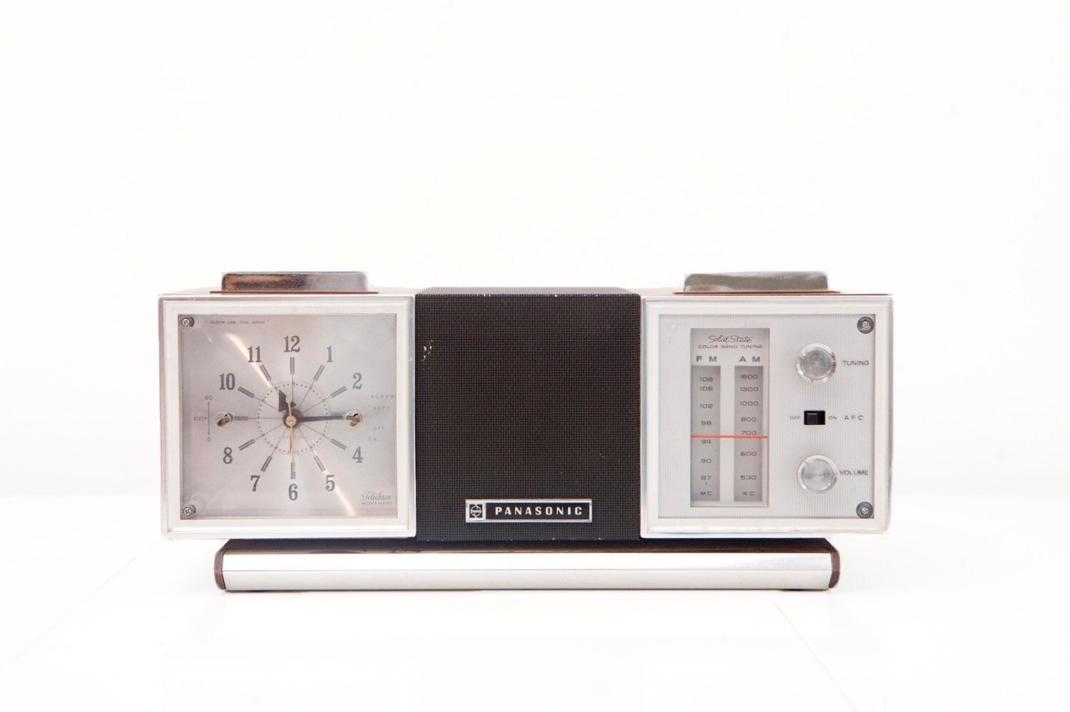 Panasonic RC7467 Vintage FMAM Clock Radio by BrightWallVintage