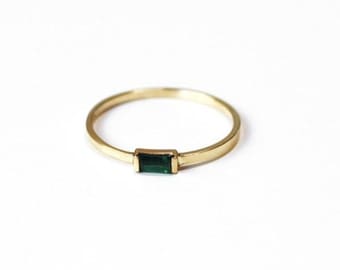Emerald Baguette Stacking Ring (14K yellow gold)