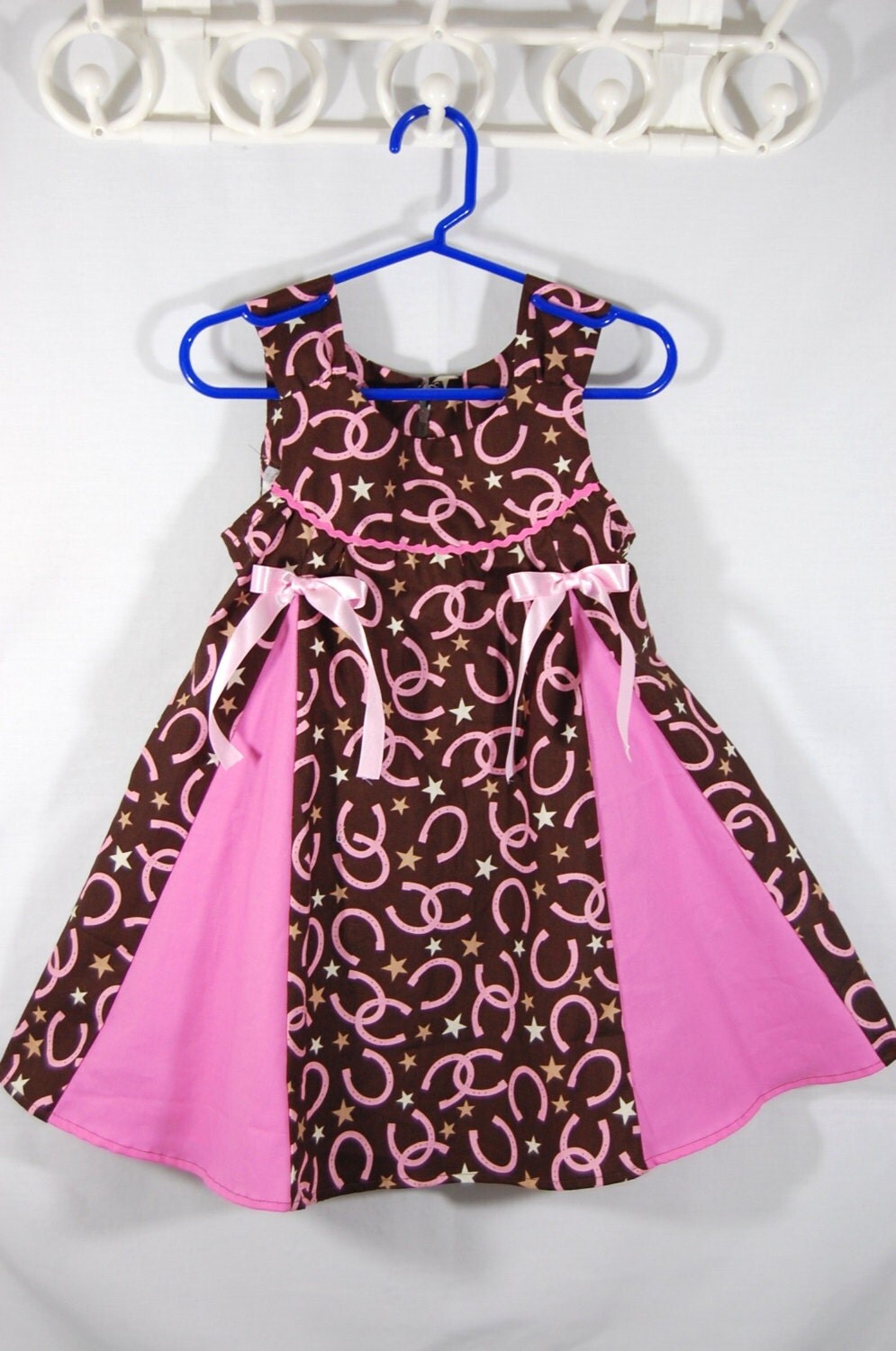 Horseshoe pattern dress two tone accent with pink bows